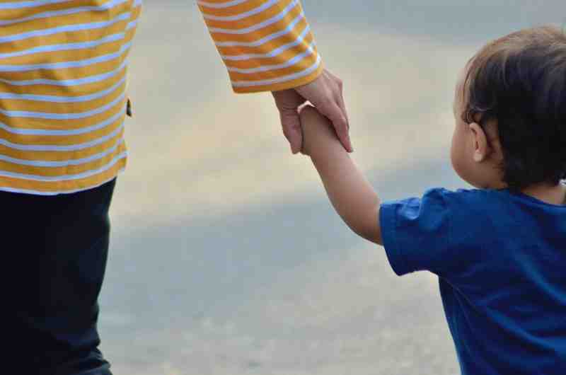 child-hold-hand