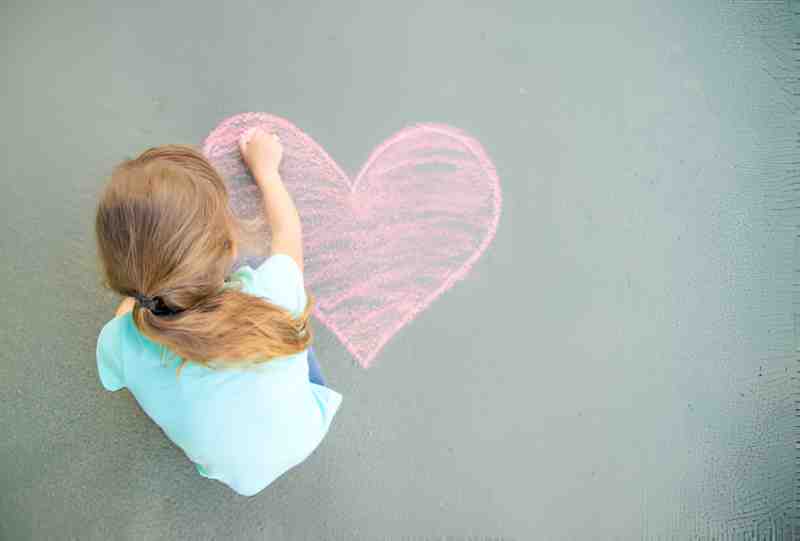 girl-child-draw-heart