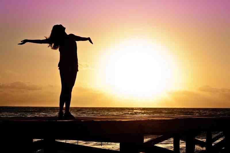 girl-feel-happy