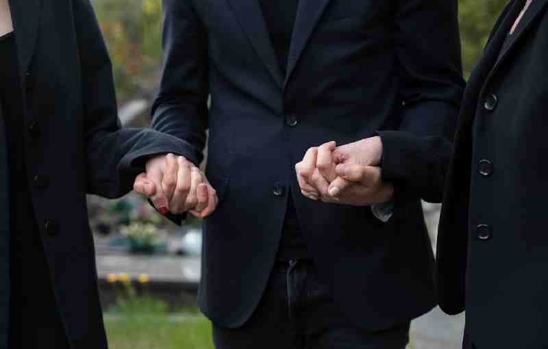 holding-hand-each-other